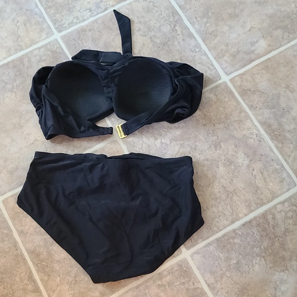 Bikini - Picture 2 of 2
